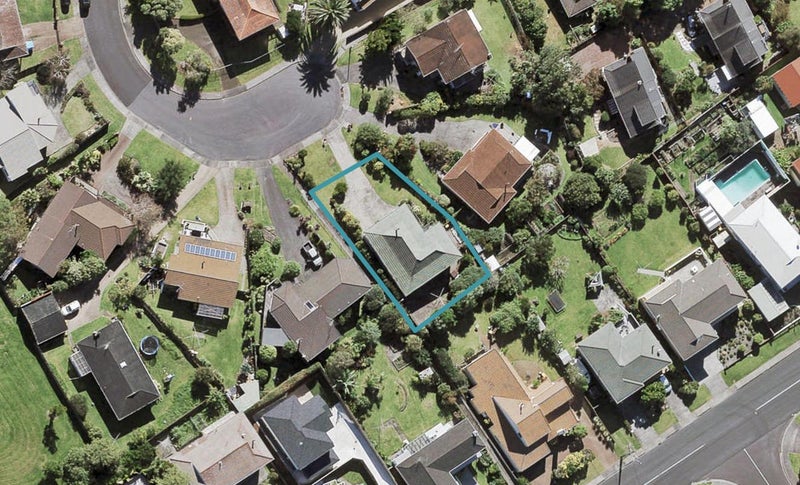 21 Flagstaff Place, Massey, Auckland - Carousel 1