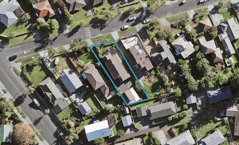 7 Batkin Road, New Windsor, Auckland - Carousel 1