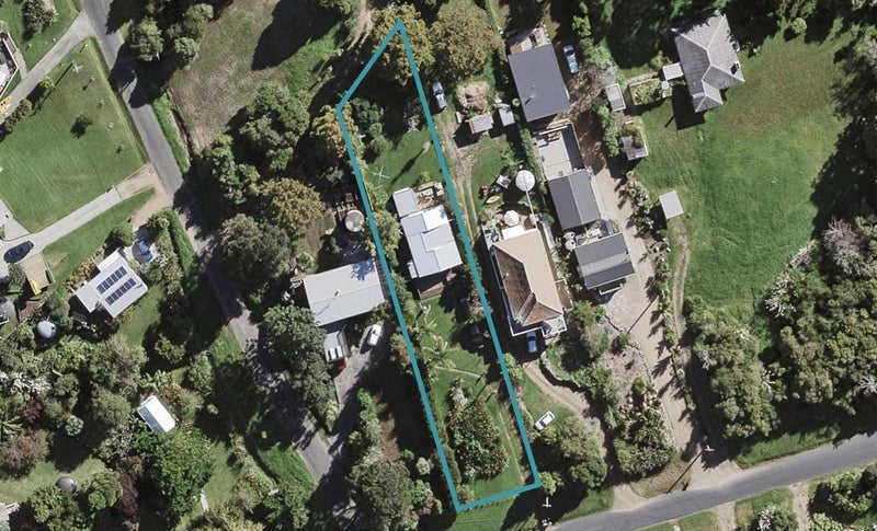 4 Nikau Road, Oneroa, Waiheke Island - Carousel 1