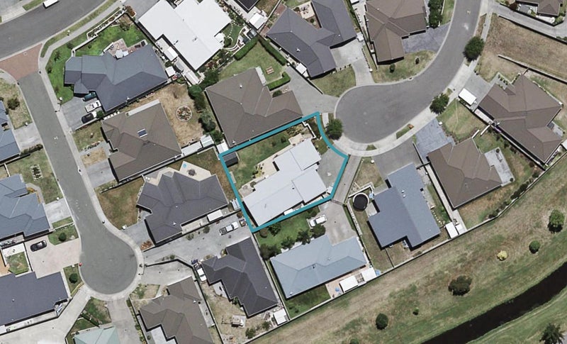 14 Milford Place, Poraiti, Napier - Carousel 1