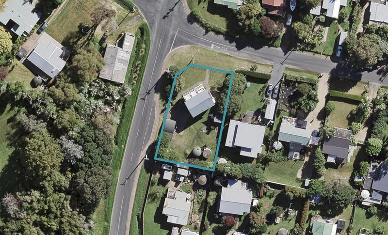 26 Tui Street, Oneroa, Waiheke Island - Carousel 1