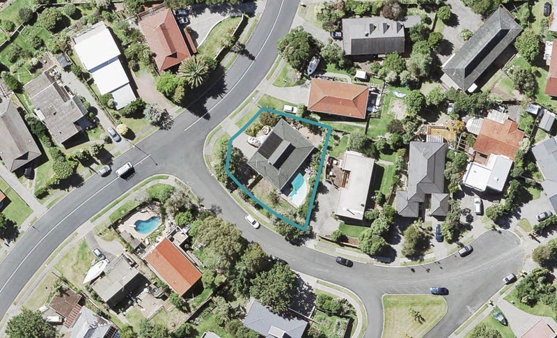 9 Oaktree Avenue, Browns Bay, Auckland - Carousel 1