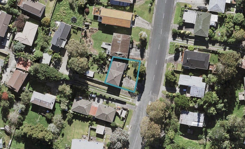 13 Reynella Drive, Massey, Auckland - Carousel 1