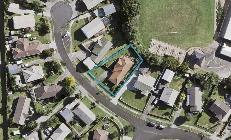 17 Randwick Place, Randwick Park, Auckland - Carousel 1