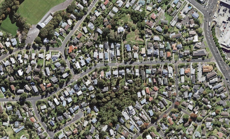 32 Peach Road, Glenfield, Auckland - Carousel 1
