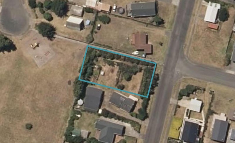 27 Kahukura Avenue, Waitarere Beach, Levin - Carousel 1