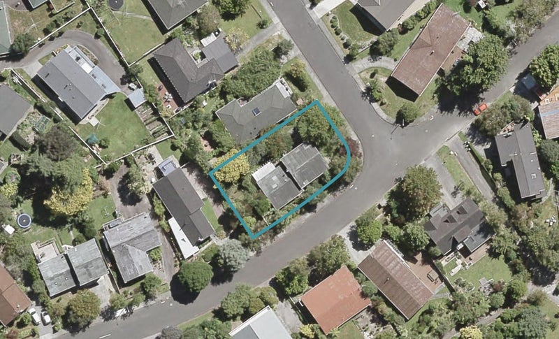 32 Fendalton Crescent, Pinehaven, Upper Hutt - Carousel 1