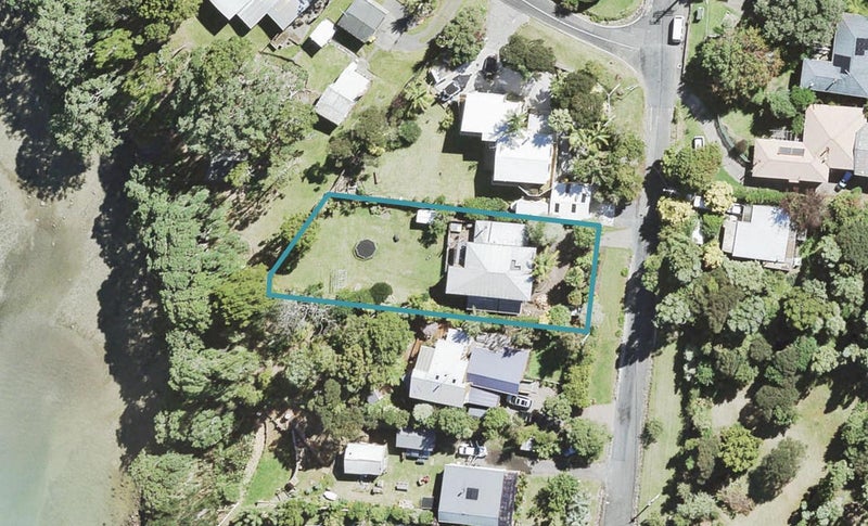 95 Kauri Point Road, Laingholm, Auckland - Carousel 1
