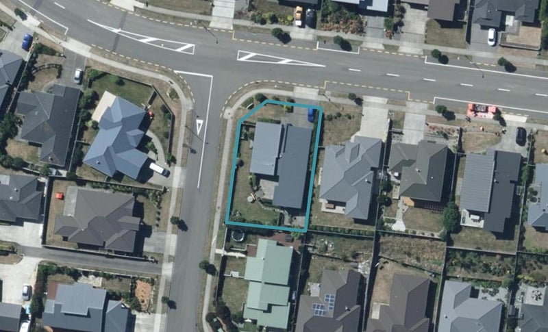 3 Kaimai Place, Aotea, Porirua - Carousel 1