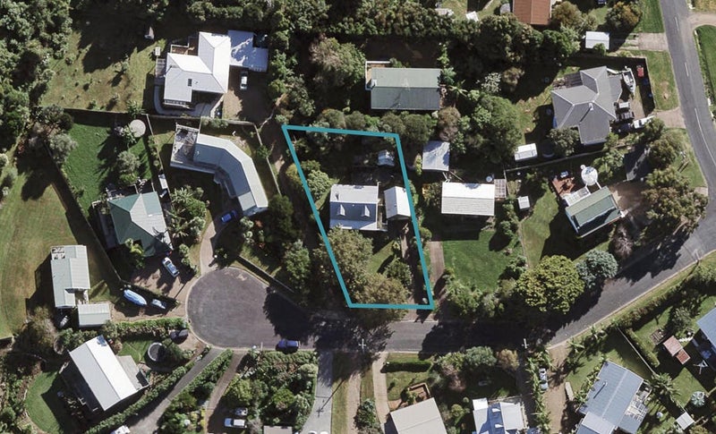 16 Hartley Avenue, Onetangi, Waiheke Island - Carousel 1