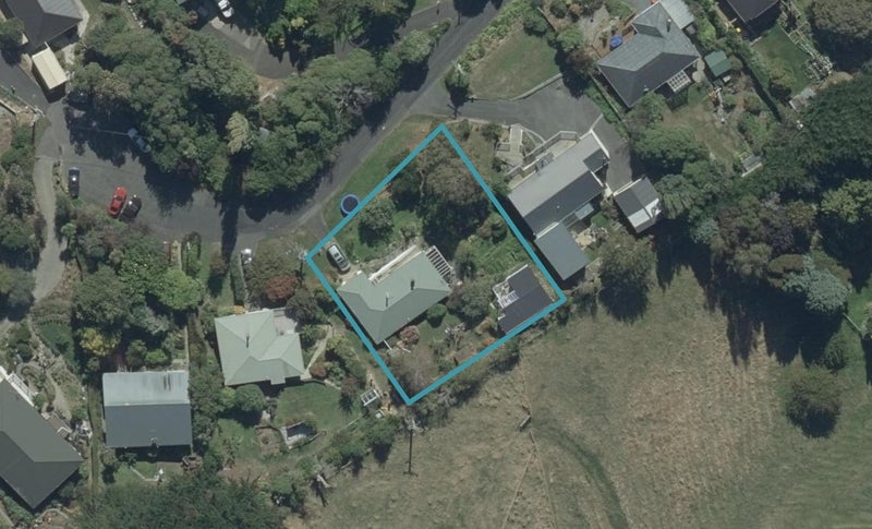 11 Hellyer Street, Macandrew Bay, Dunedin - Carousel 1