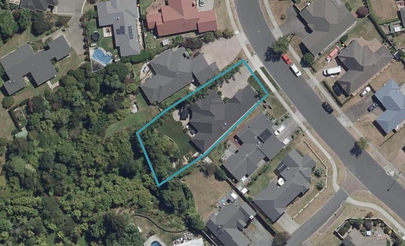 80 St James Drive, Huntington, Hamilton - Carousel 1
