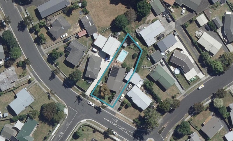 32 Rhonda Avenue, Deanwell, Hamilton - Carousel 1