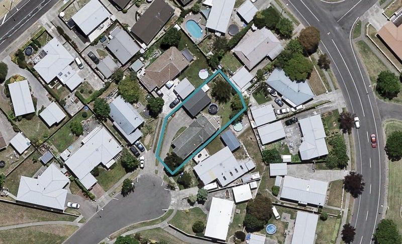 18 Clement Place, Greenmeadows, Napier - Carousel 1