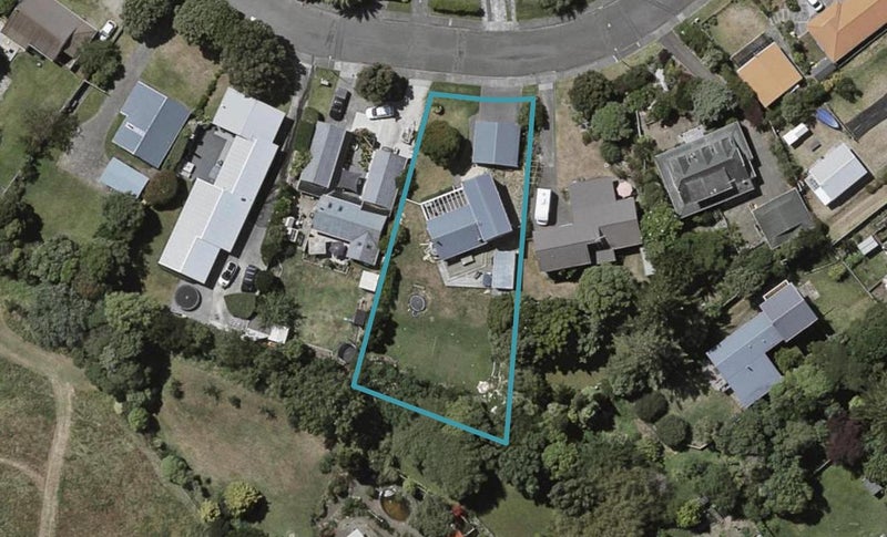 8 Victor Grove, Waikanae Beach, Waikanae - Carousel 1
