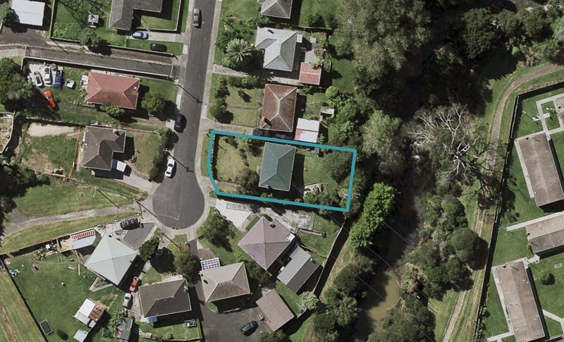 10 Lawrence Place, Otara, Auckland - Carousel 1