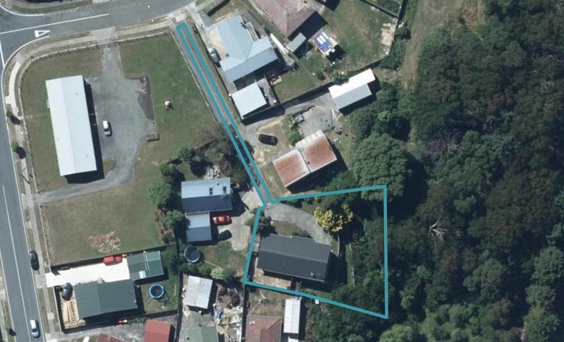 8 Dalray Place, Ascot Park, Porirua - Carousel 1