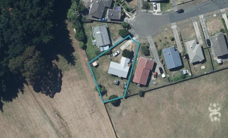 25 Bellona Place, Cannons Creek, Porirua - Carousel 1