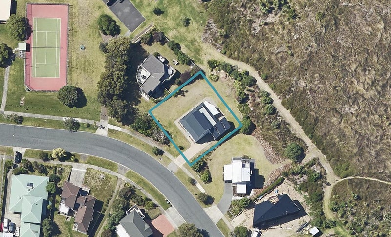 17 Papaunahi Road, Bowentown, Waihi Beach - Carousel 1