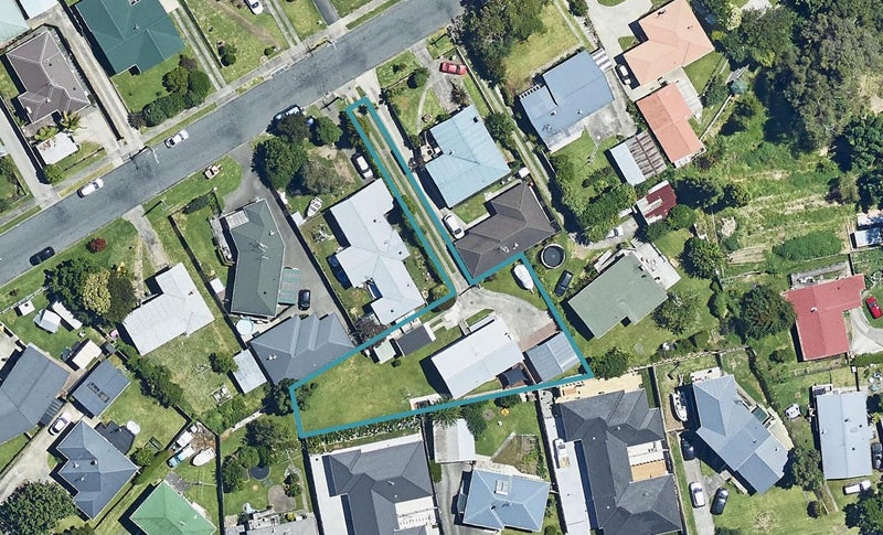 10 Sharyn Place, Brookfield, Tauranga - Carousel 1
