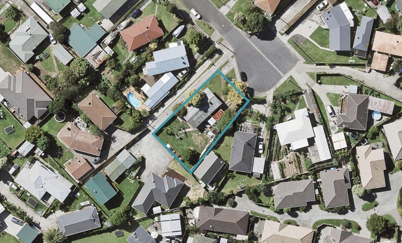 13 Dolphin Street, Pakuranga, Auckland - Carousel 1