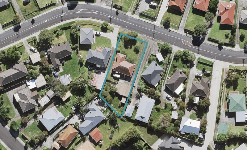 32 Vodanovich Road, Te Atatu South, Auckland - Carousel 1
