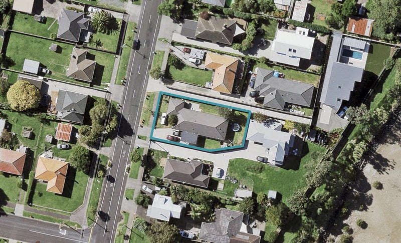 212 Riverside Avenue, Point England, Auckland - Carousel 1