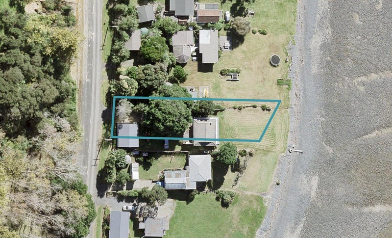 1866 East Coast Road, WHAKATIWAI, MIRANDA - Carousel 1