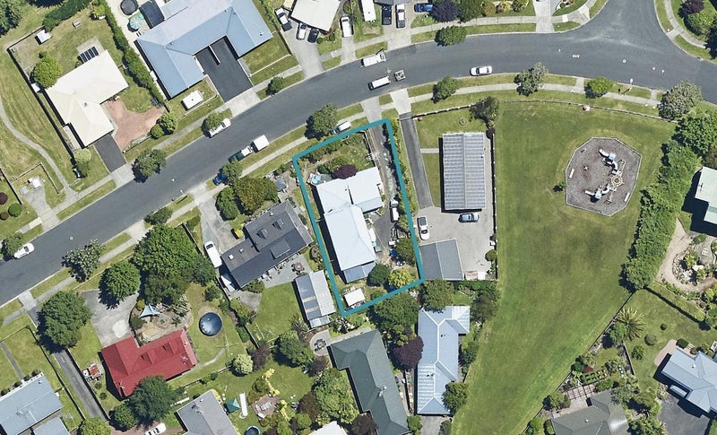 24 Aquarius Drive, Kawaha Point, Rotorua - Carousel 1