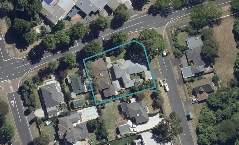 2 Ranfurly Avenue, Fairfield, Hamilton - Carousel 1