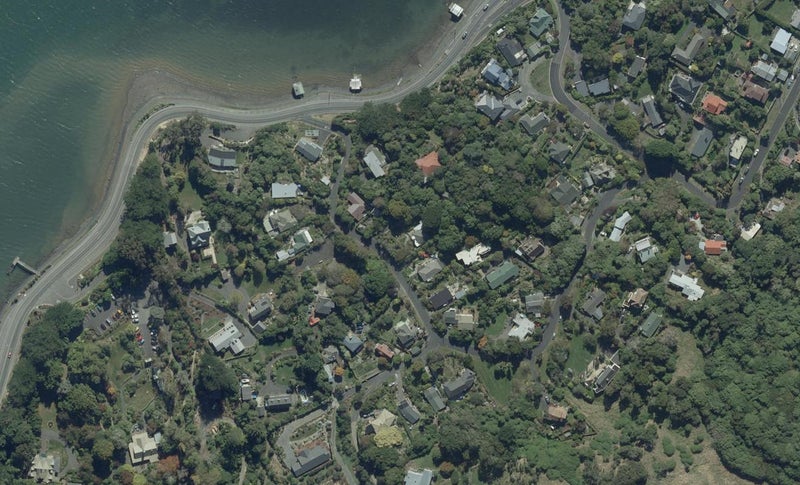 11 Howard Street, Macandrew Bay, Dunedin - Carousel 1
