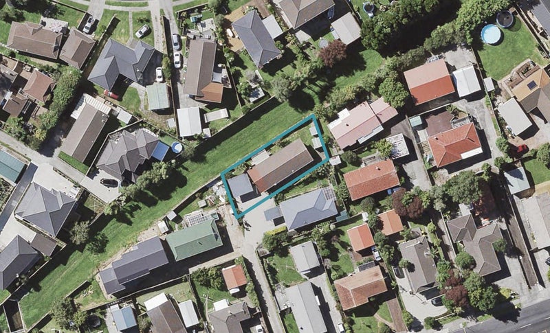 21 Casuarina Road, Half Moon Bay, Auckland - Carousel 1