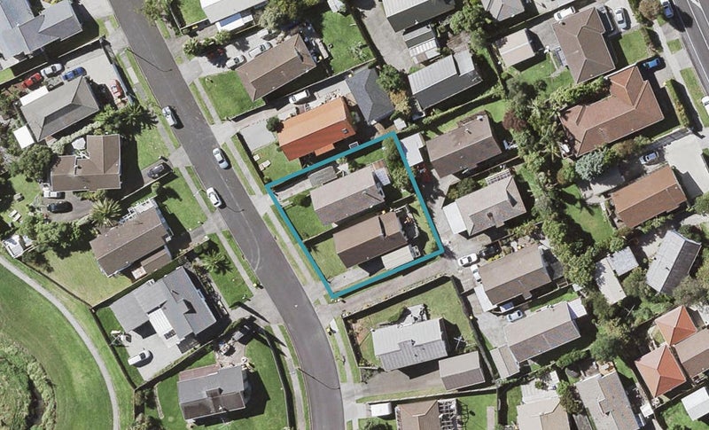 1/16 De Quincey Terrace, Highland Park, Auckland - Carousel 1