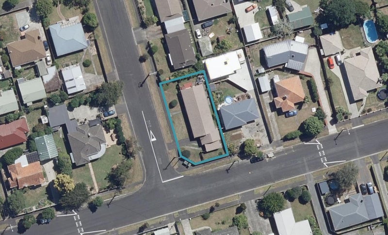 2 Walter Street, Fairfield, Hamilton - Carousel 1