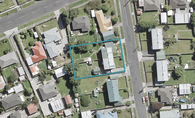 2/21 Walker Grove, Stokes Valley, Lower Hutt - Carousel 1