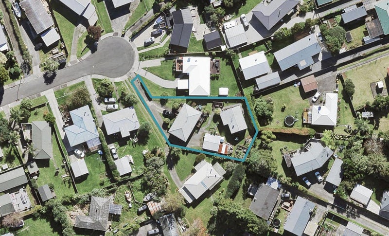 11 Gilpin Place, Beach Haven, Auckland - Carousel 1