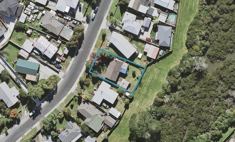 23 Riverpark Crescent, Henderson, Auckland - Carousel 1