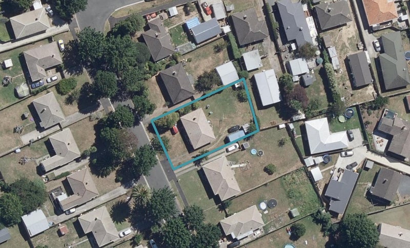 20 Kenney Crescent, Fairfield, Hamilton - Carousel 1