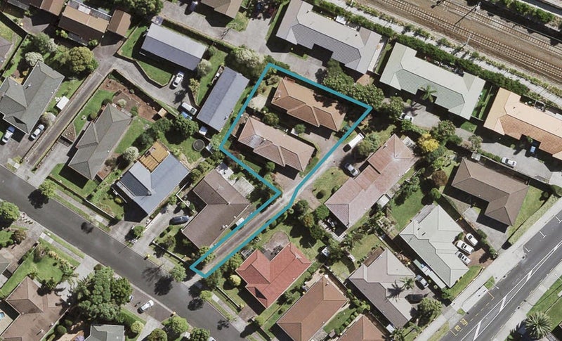 2/7 Septimus Place, Henderson, Auckland - Carousel 1