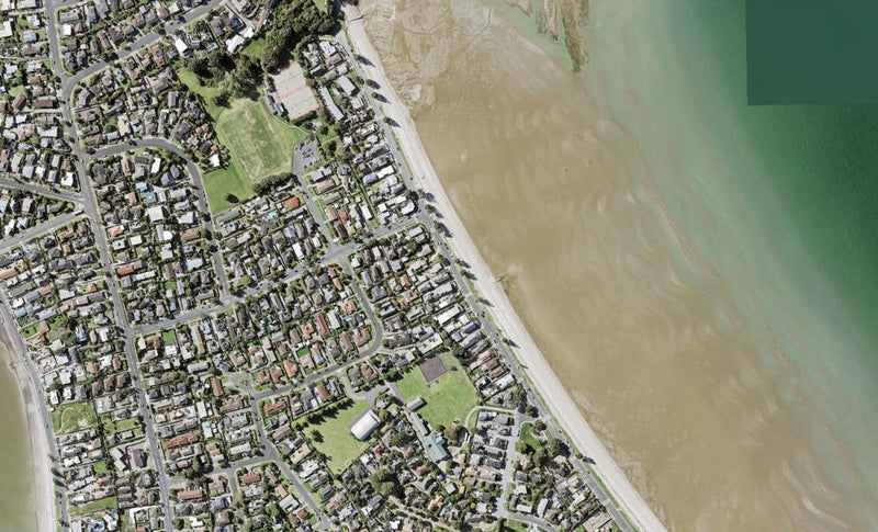 20 The Esplanade, Eastern Beach, Auckland - Carousel 1