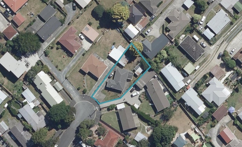 22 Holloway Place, Forest Lake, Hamilton - Carousel 1