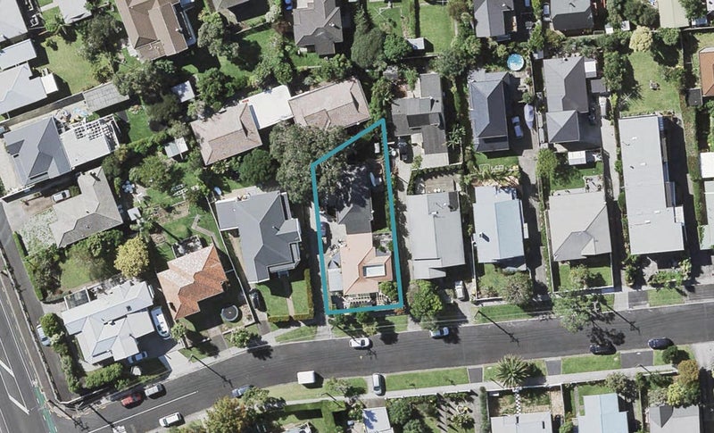 1/7 Hanlon Crescent, Narrow Neck, Auckland - Carousel 1