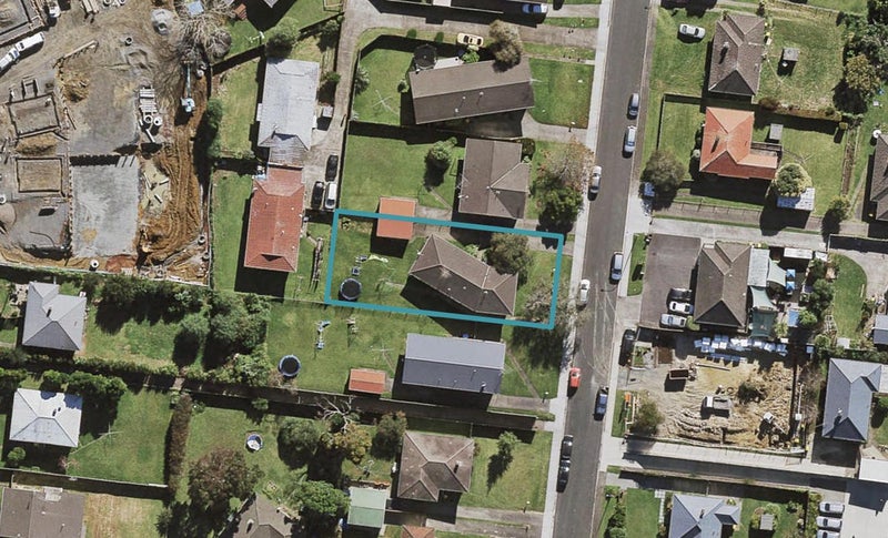 76 Greenslade Crescent, Northcote, Auckland - Carousel 1