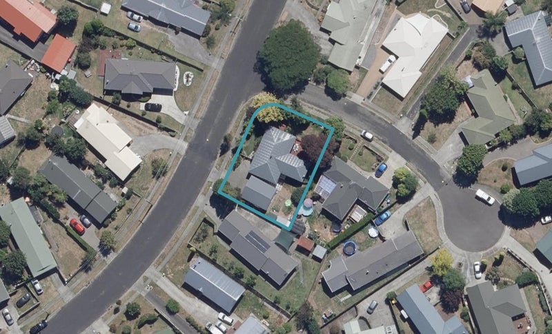 20 Raleigh Avenue, Fairview Downs, Hamilton - Carousel 1