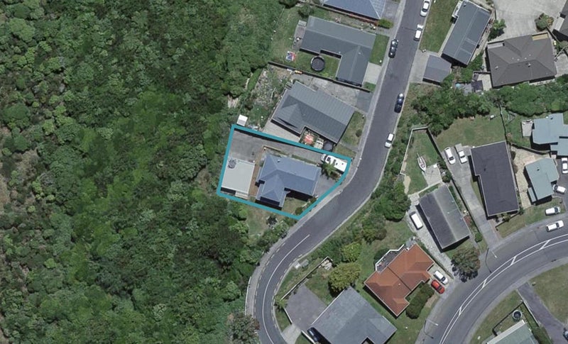7 Ted Gilberd Place, Newlands, Wellington - Carousel 1