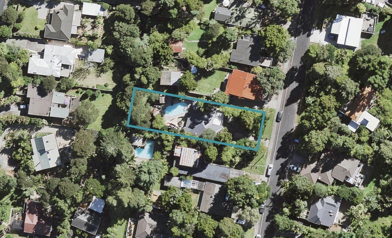 15 Hollywood Avenue, Titirangi, Auckland - Carousel 1