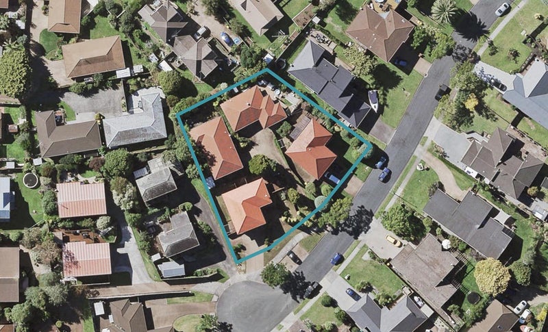1/9 Billabong Place, Botany Downs, Auckland - Carousel 1