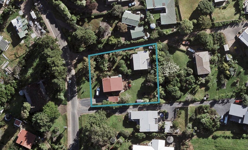 8 Natzka Road, Ostend, Waiheke Island - Carousel 1
