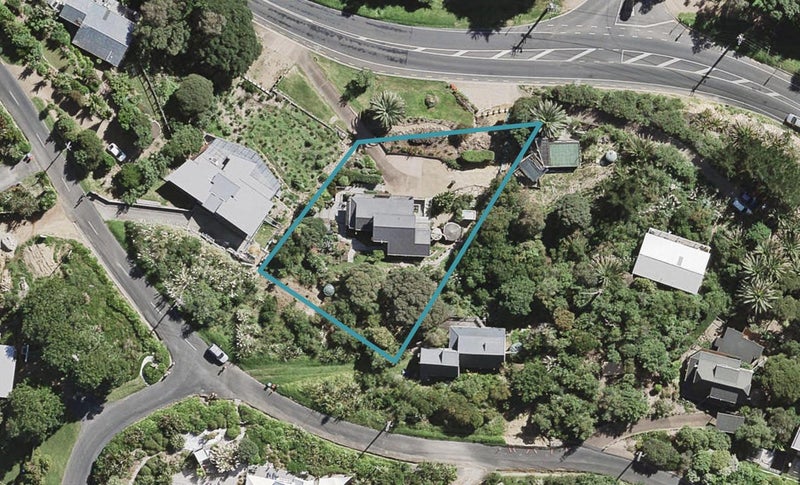 168A Ocean View Road, Oneroa, Waiheke Island - Carousel 1