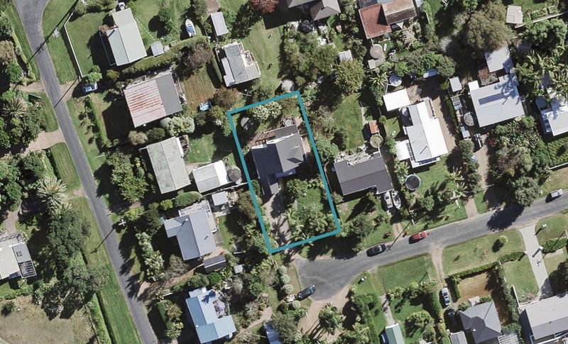 2 Rata Street, Oneroa, Waiheke Island - Carousel 1
